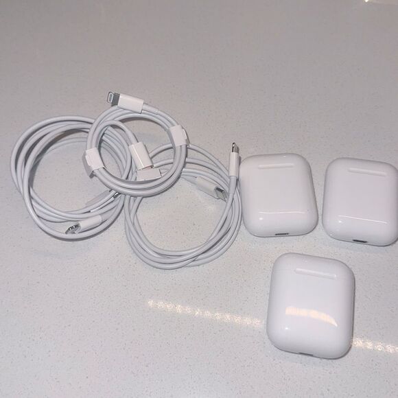 3 Apple Charging Cases (2nd Generation) One AirPod 3 Apple USB-C to Cables - Picture 4 of 5